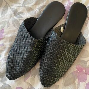 Universal Thread woven flat